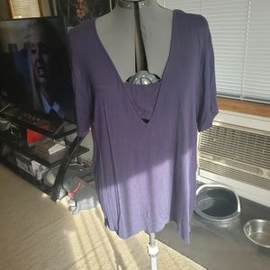 Low v neck tee with front and back detail band.